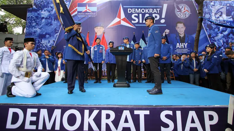 Pake Seragam Demokrat, SBY Kukuhkan Agus Yudhoyono sebegai Kogasma