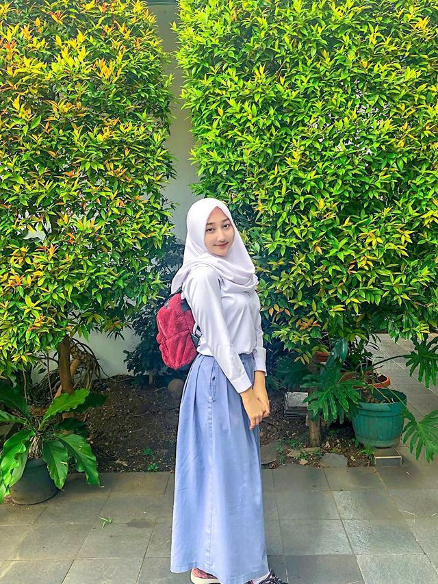 7 Gaya Sandrina IMB Pakai Hijab Ini Cantiknya Curi Perhatian