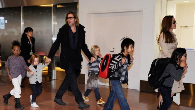 Brad And Jen Forever Why Does The World Keep Willing Them