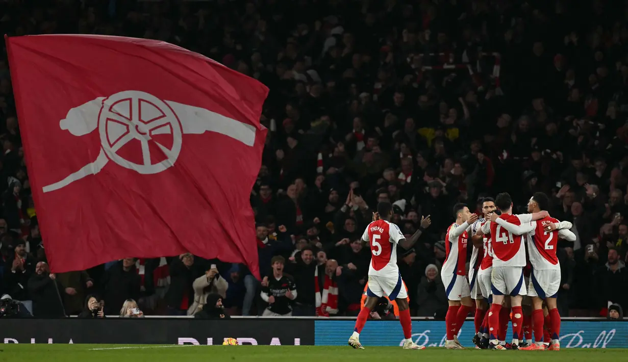 Gelandang Arsenal, Ethan Nwaneri merayakan golnya saat pertandingan sepak bola Liga Premier Inggris melawan Manchester City di Stadion Emirates, London pada 2 Februari 2025. (Glyn KIRK/AFP)