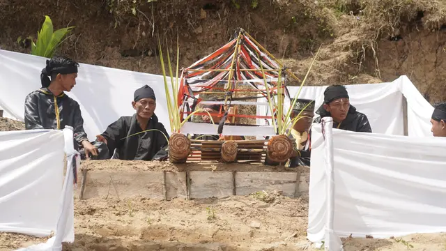 Festival Suku Batin IX yang berlangsung pada 20-22 Juli 2024 di Desa Muaro Singoan ini menjadi festival budaya pertama dalam rangkaian Kenduri Swarnabhumi 2024 yang turut didukung oleh Kemendikbudristek.