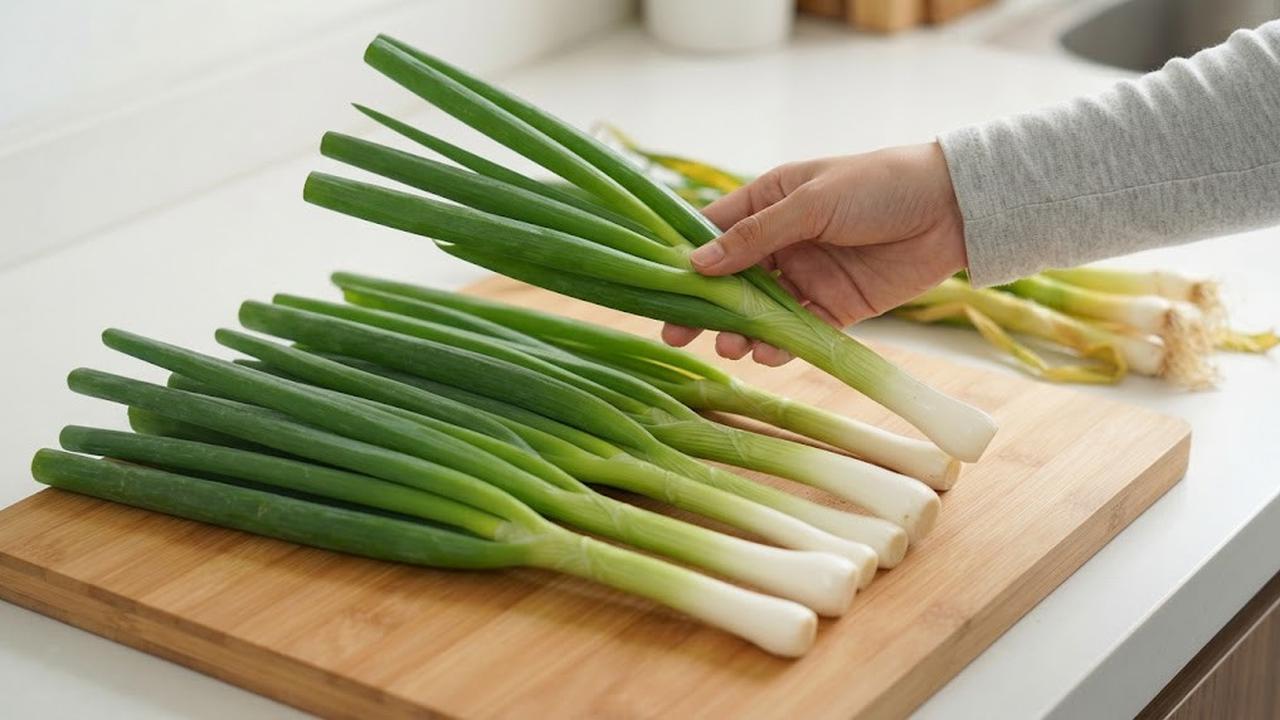 Cara Menyimpan Daun Bawang agar Awet Berminggu-minggu