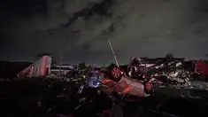 Sebuah mobil terbalik setelah tornado menyapu daerah di Arabi, La., Selasa (22/3/2022). Tornado menerjang bagian New Orleans dan sekitarnya Selasa malam, menghancurkan kabel listrik dan menyebarkan puing-puing di bagian kota yang telah rusak berat oleh Badai Katrina 17 tahun yang lalu. (AP Photo/Ger