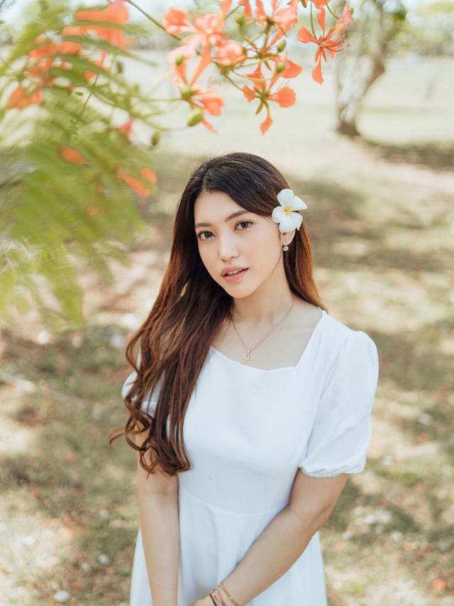 6 Potret Dewi Paramita, Selebgram Sekaligus Sespri Mentri Kemendes PDTT