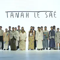 Tanah Le Sae menceritakan pedihnya kisah cinta di JFW 2024 lewat koleksi busana ramah lingkungan