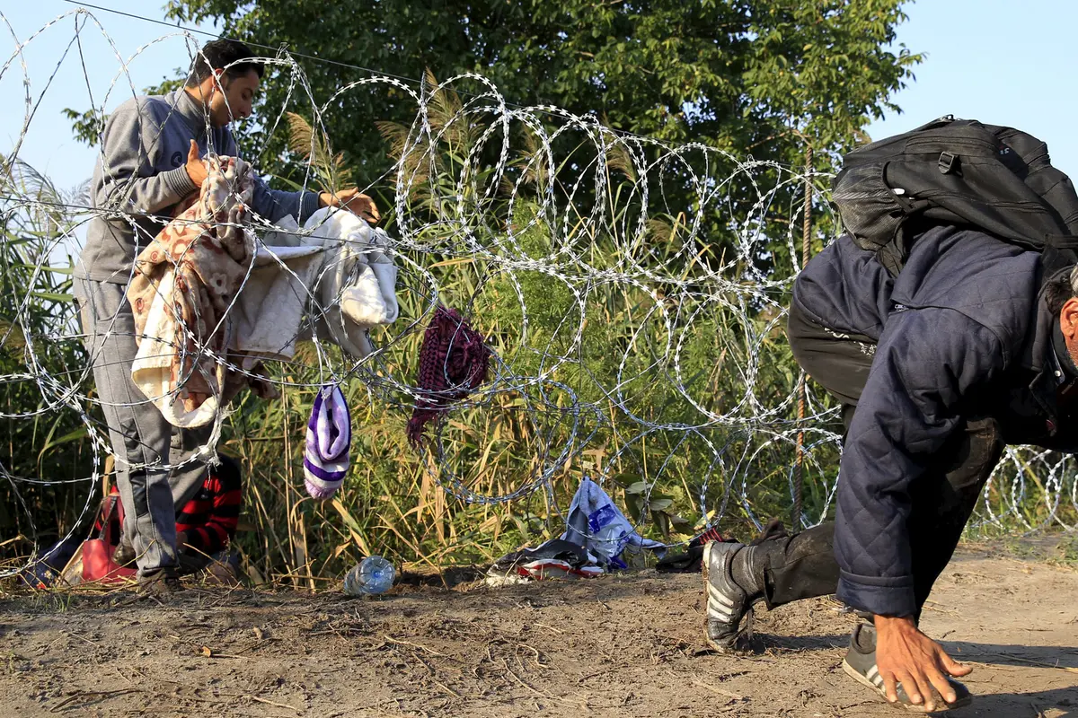 20150826-Kisah Imigran Gelap Terobos Pagar Berduri Demi ke Eropa-Hungaria