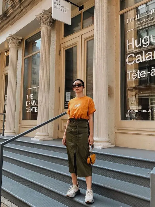 9 Ide OOTD Baju Warna Kuning ala Seleb, Simpel dan Fresh