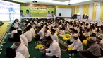 Suasana Istighosah menyambut Milad ke-54 Partai Golkar dan Hari Santri Nasional, di aula DPP Partai Golkar, Jakarta, Kamis (18/10). Kegiatan itu bertema "Memperkokoh Keberagaman untuk Mewujudkan Indonesia Damai dan Sejahtera". (Liputan6.com/Johan Tallo)