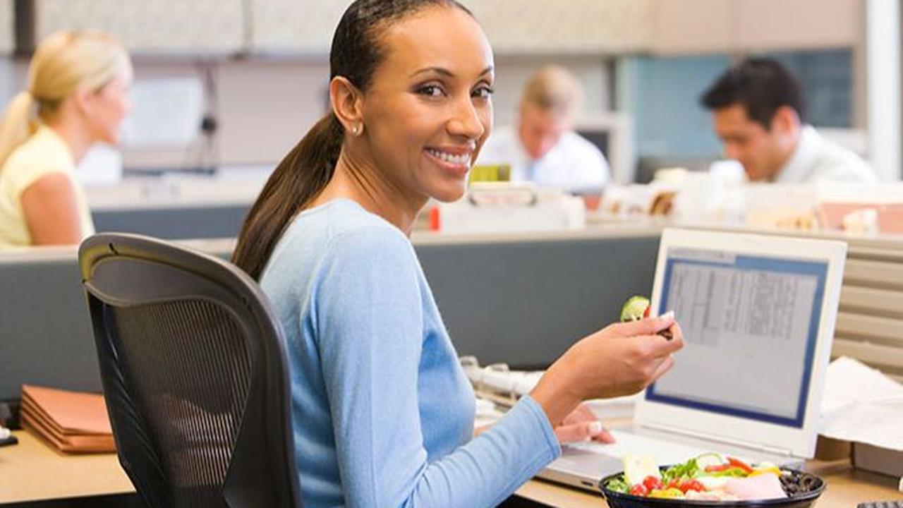 <b>Tips Makan Sehat bagi Pekerja Kantoran</b>