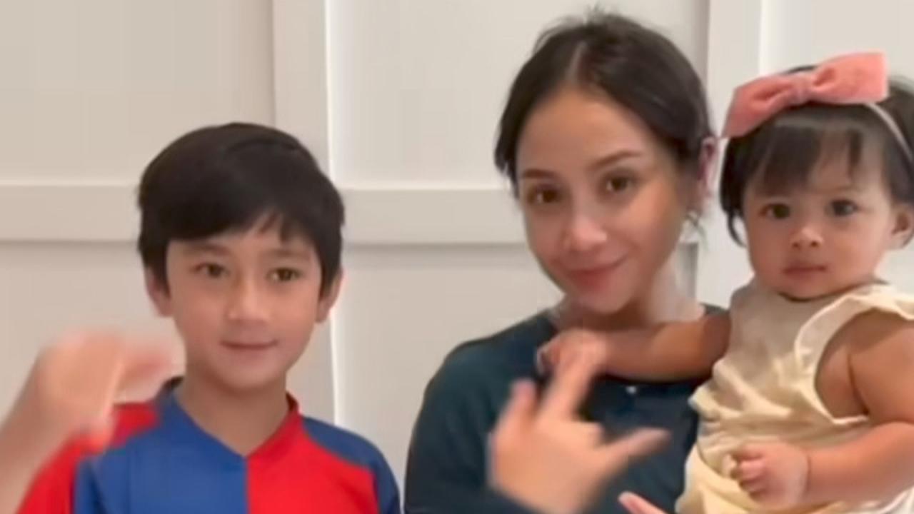Potret Nagita Slavina Tengah Malam Ikut Tren Velocity Bareng Ketiga Anaknya, Vibes Bak Kakak Adik Super Cute!