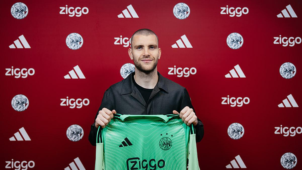 Maarten Paes Resmi Direkrut Ajax Amsterdam