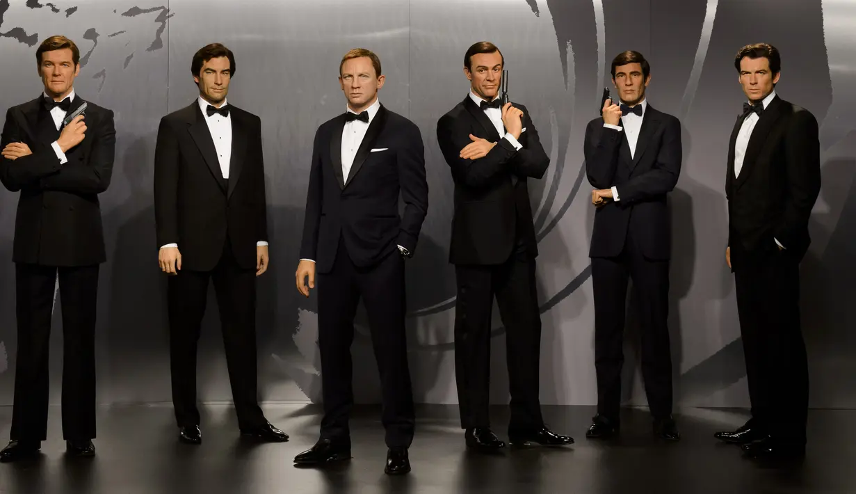 Film 007 tak pernah lepas dari ‘image’ James Bond yang keren. Roger Moore, Timothy Dalton, Daniel Craig, Sean Connery, George Lazenby, and Pierce Brosnan adalah enam aktor yang pernah memerankan tokoh James Bond dari masa ke masa. (Bintang/EPA)