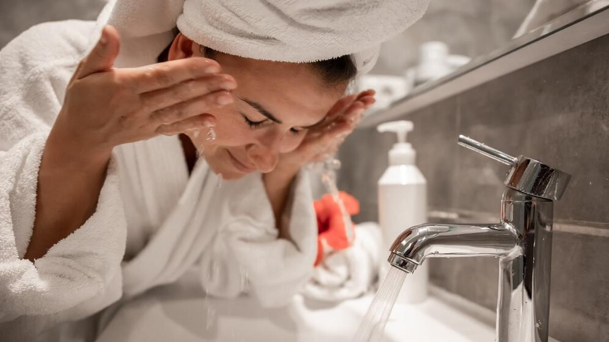 Wajah Makin Bermasalah? Ini 5 Tanda Facial Wash Perlu Diganti