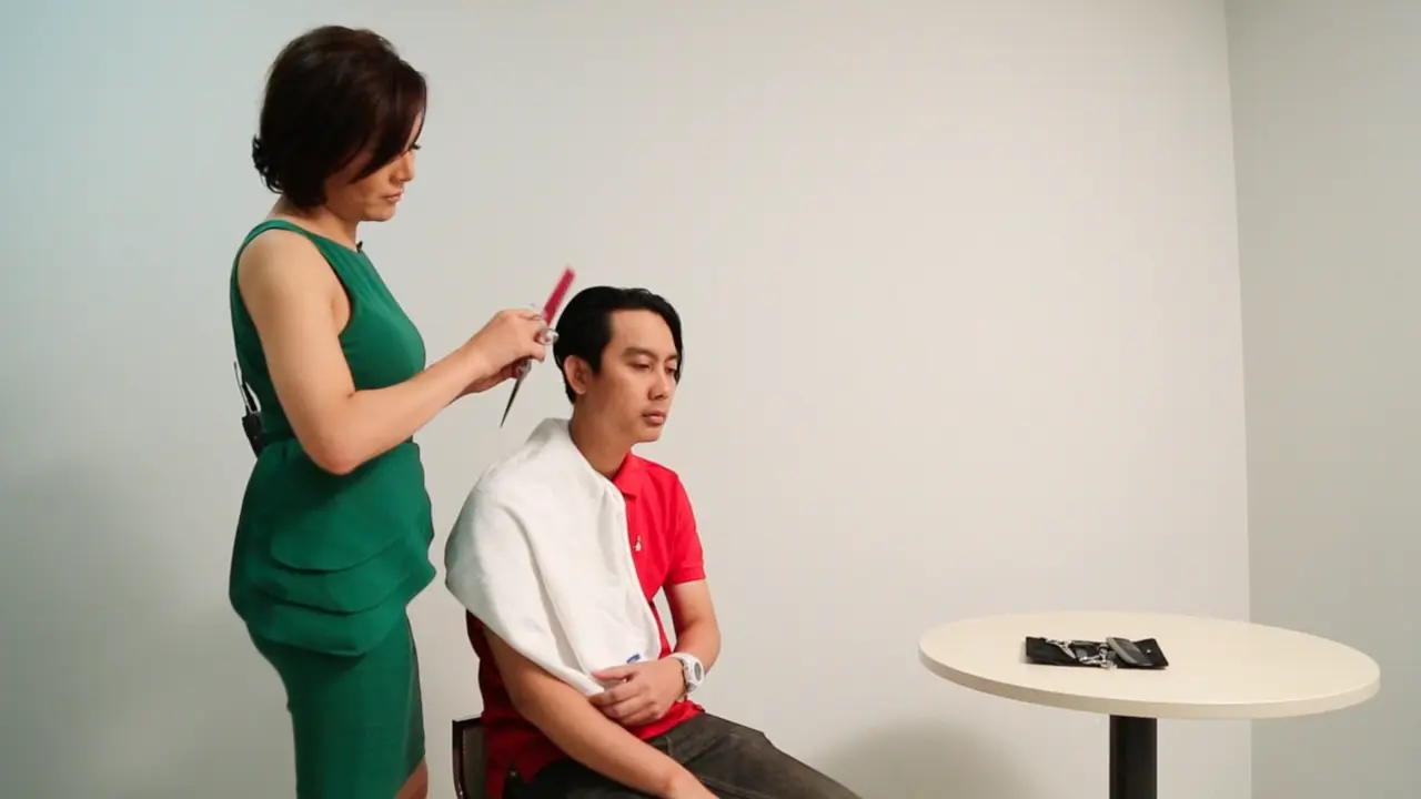Tutorial Gaya Rambut: Model Natural untuk Pria Muda