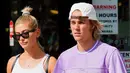 Tak hanya itu, Alec sendiri pun menyarankan agar Hailey dan Justin tak terburu-buru melangsungkan pernikahan. (Yahoo News Canada)