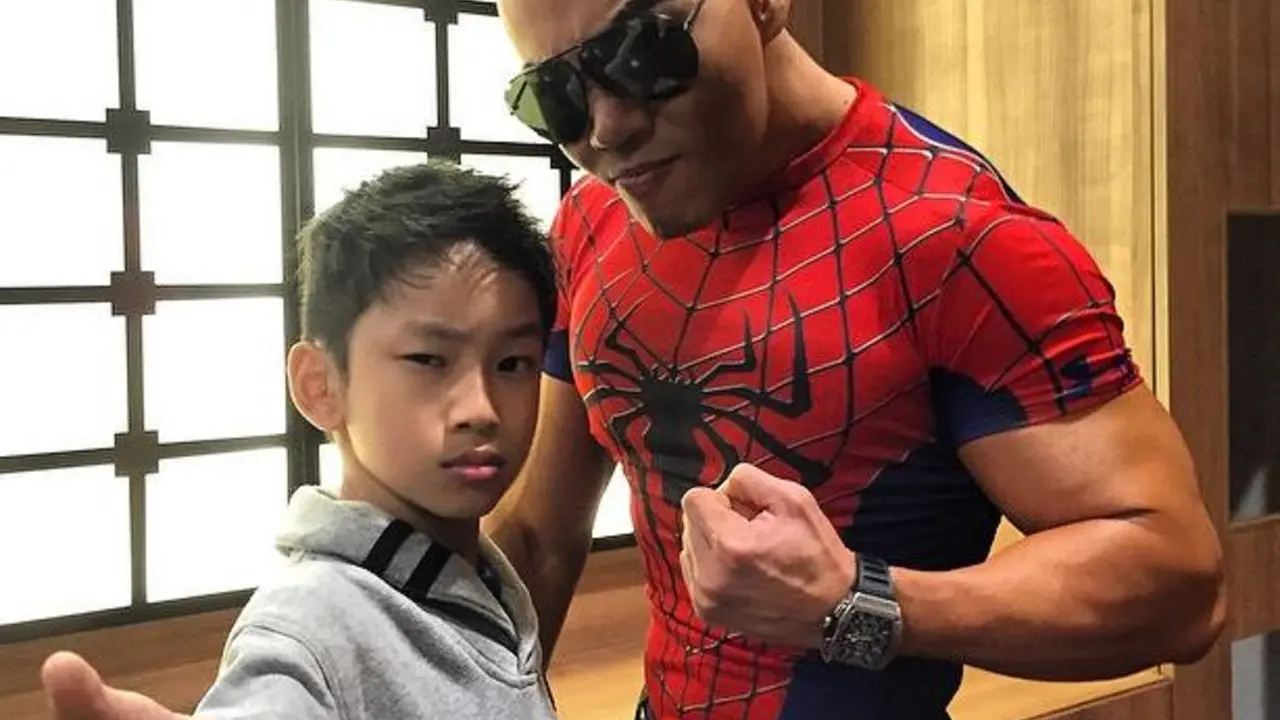 [Bintang] Deddy Corbuzier dan Azkanio Nikola Corbuzier