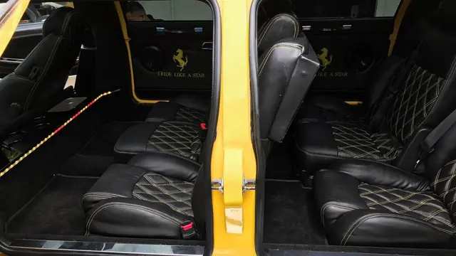 Pintu Ferrari Limousine