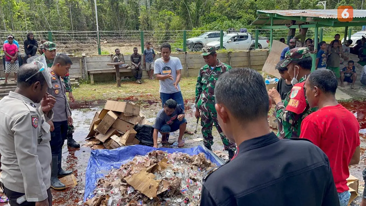 Pemusnahan miras di Yalimo Papua (Liputan6.com/Istimewa)