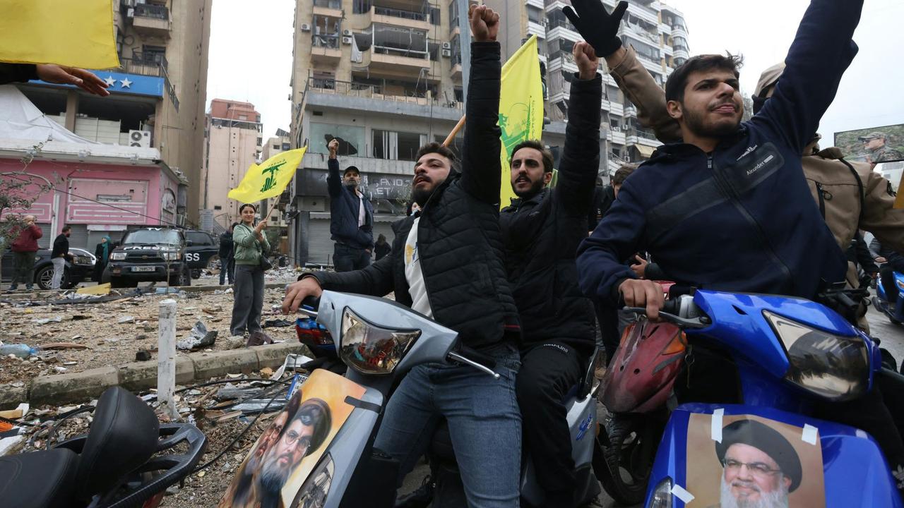 Kegembiraan Simpatisan Hizbullah Klaim Menang Perang Usai Israel Sepakati Gencatan Senjata