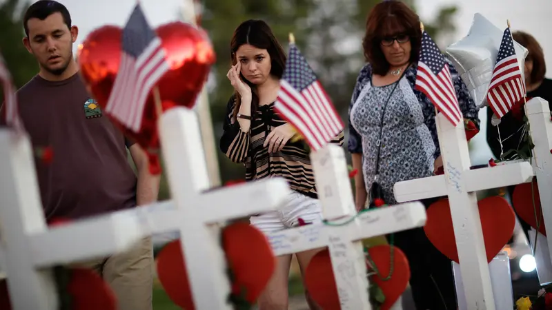 Ornamen Hati di Nisan Korban Penembakan di Las Vegas