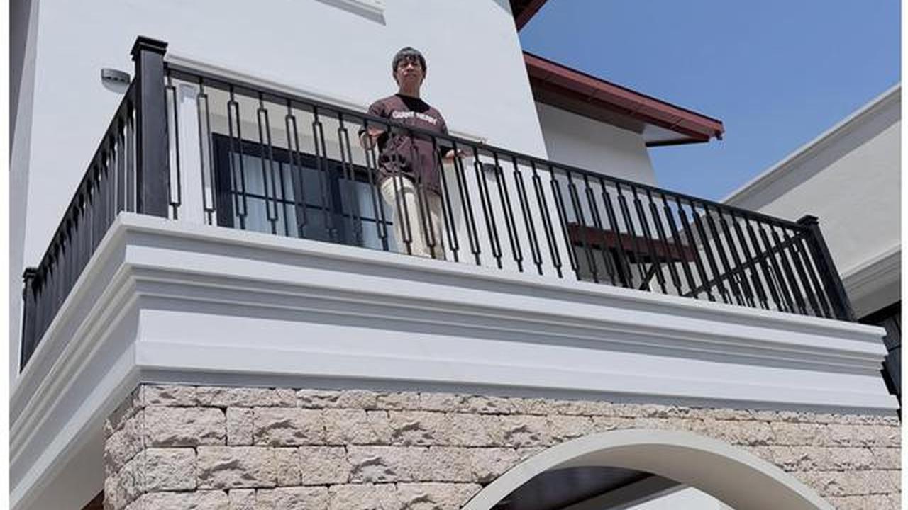 Potret Model Pagar Rumah Baru Rian d'Masiv, Fasad Mewah dengan Aksen Batu Alam