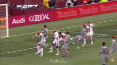 Berita video gol bunuh diri konyol dengan lutut di Liga Amerika Serikat (Major League Soccer). This video presented by BallBall.