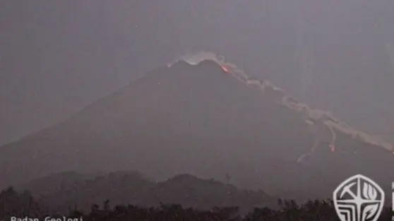 Merapi Luncurkan Awan Panas Sejauh 2.000 Meter