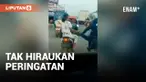AMBULANCE INGIN LEWAT TAK DIHIRAU, TERJADI KERIBUTAN ANTARA PENGENDARA MOTOR DAN RELAWAN