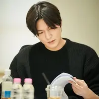 Lee Min Ho menjadi salah satu aktor yang akan terlibat di dalam proyek viral Omniscient Reader's Viewpoint. Pesona aktor yang satu ini memang tak pernah main-main. Ia tampil sederhana, tapi full damage mengenakan sweater rajut berwarna hitam. [Foto: Instagram/jisoo_index3]