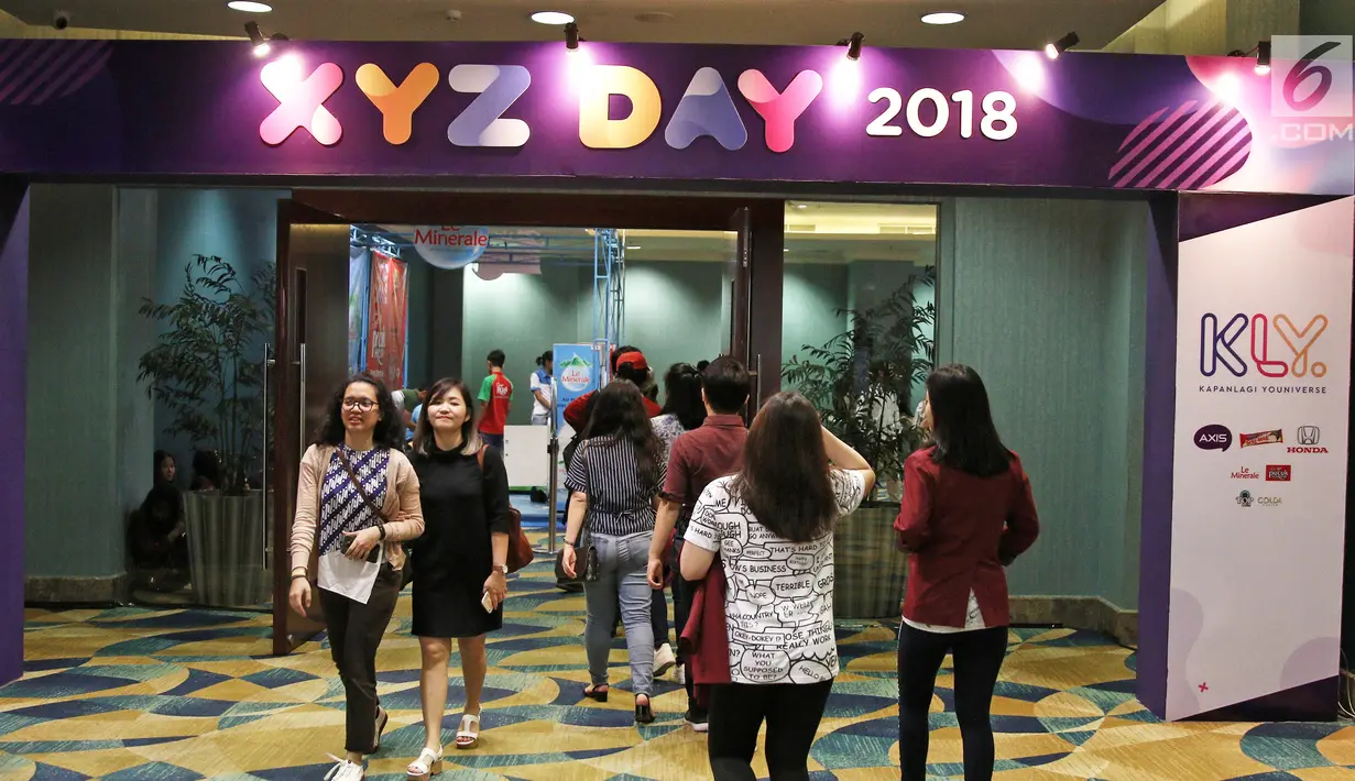 Antusiasme pengujung saat menghadiri XYZ Day 2018 di The Hall Senayan City, Jakarta, Rabu (25/4). XYZ Day merupakan sebuah konferensi inspirasi multigenerasi. (Liputan6.com/Herman Zakharia)