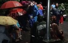 Dasyatnya Banjir Lahar Semeru, Putus Jembatan Hingga buat Ratusan Warga Mengungsi