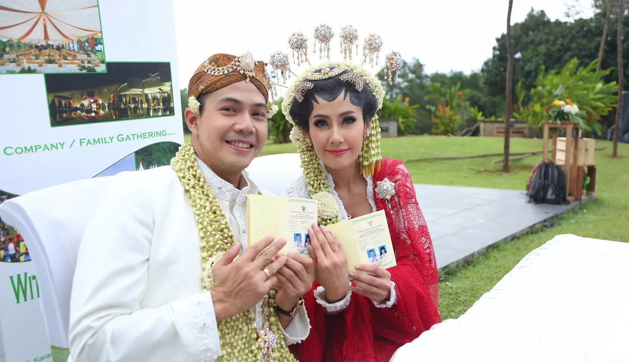 Tidak butuh waktu lama bagi Ardina Rasti dan Arie Dwi Andhika untuk ke jenjang yang lebih serius. Pasangan yang enam bulan saling kenal itu memutuskan untuk menikah. (Daniel Kampua/Bintang.com)