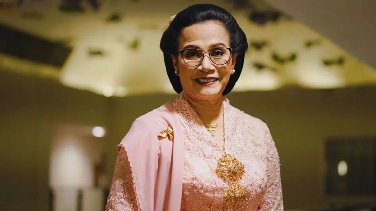 Gaya Sri Mulyani saat berkebaya di Pernikahan Kaesang dan Erina