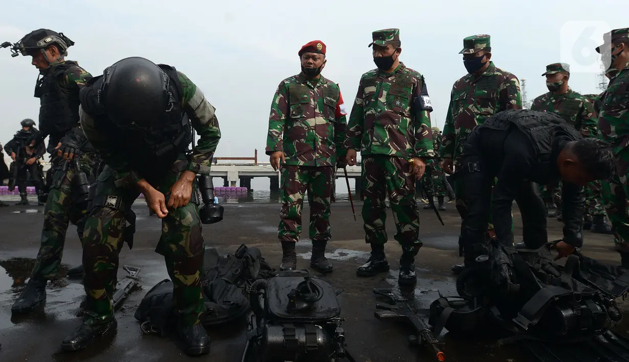 Foto Aksi Prajurit Kopaska Saat Latihan Peperangan Laut Khusus Foto