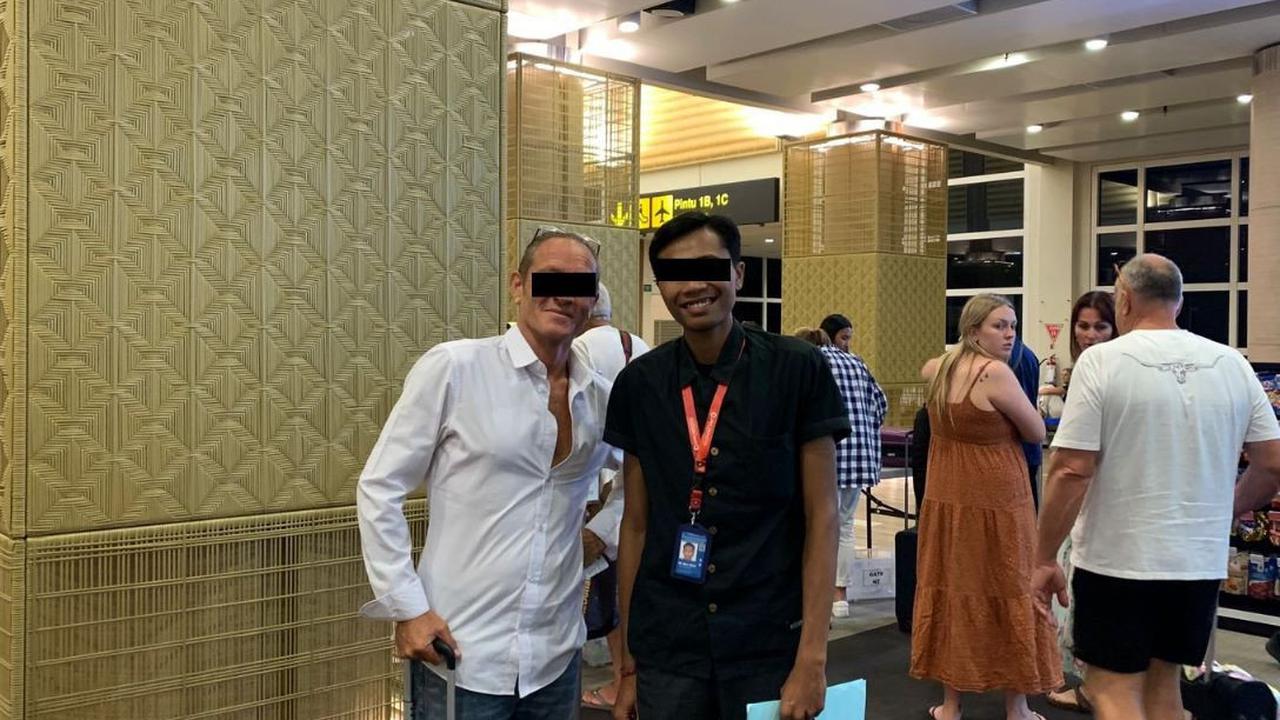 Bule tersebut, dideportasi dengan biaya yang dia tanggung sendiri melalui Bandara Internasional I Gusti Ngurah Rai Bali, pada Senin (17/7) dengan tujuan akhir Darwin International Airport, Australia.