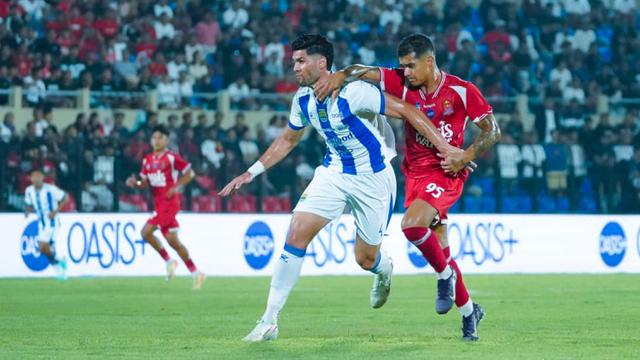 Foto: Laga Penuh Drama dan Kejutan, Tim Promosi Persijap Tumbangkan Juara Bertahan Persib di BRI Super League
