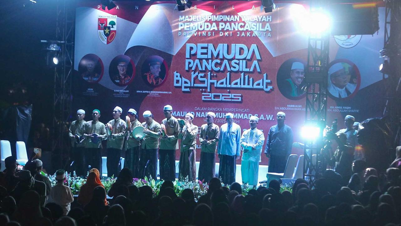 FOTO: Ribuan Warga Padati Tugu Proklamasi, Pemuda Pancasila Gelar Doa untuk Negeri