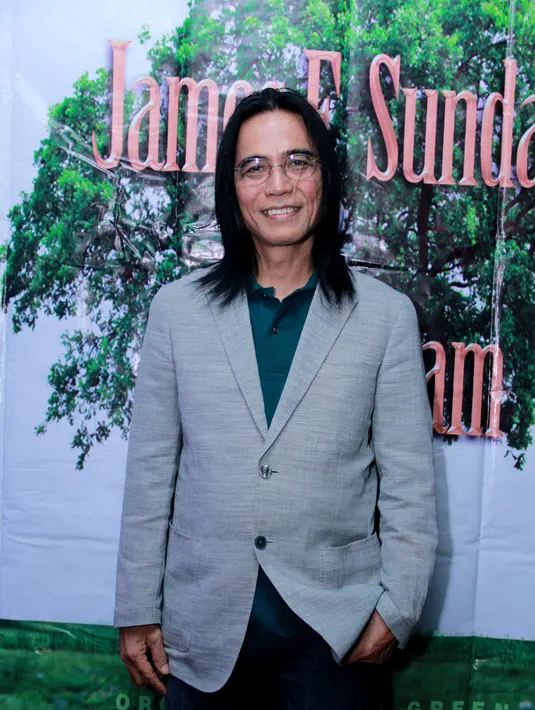 Rasa puas tak dapat disembunyikan oleh James F. Sundah, ia merasa ini menjadi satu lagi pembuktian bahwa lagu-lagu lawas merupakan lagu yang ‘everlasting’ karena masih bisa dinikmati sampai saat ini.  (Andy Masela/Bintang.com)