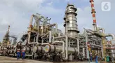 Pekerja beraktivitas di Kilang Pertamina Plaju, Palembang, Sumatra Selatan, Senin (26/5/2025). (Liputan6.com/Herman Zakharia)