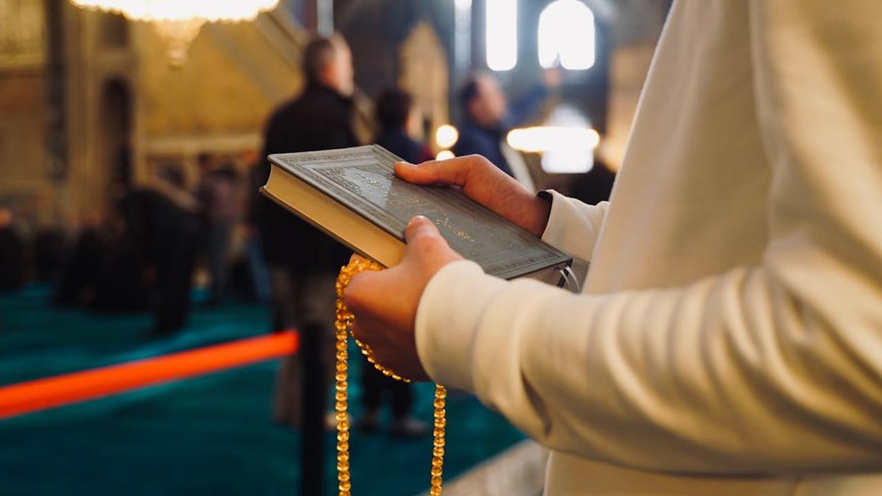Kapan Malam Lailatul Qadar 2025? Simak Deretan Hari Kesempatan Emas Umat Islam!