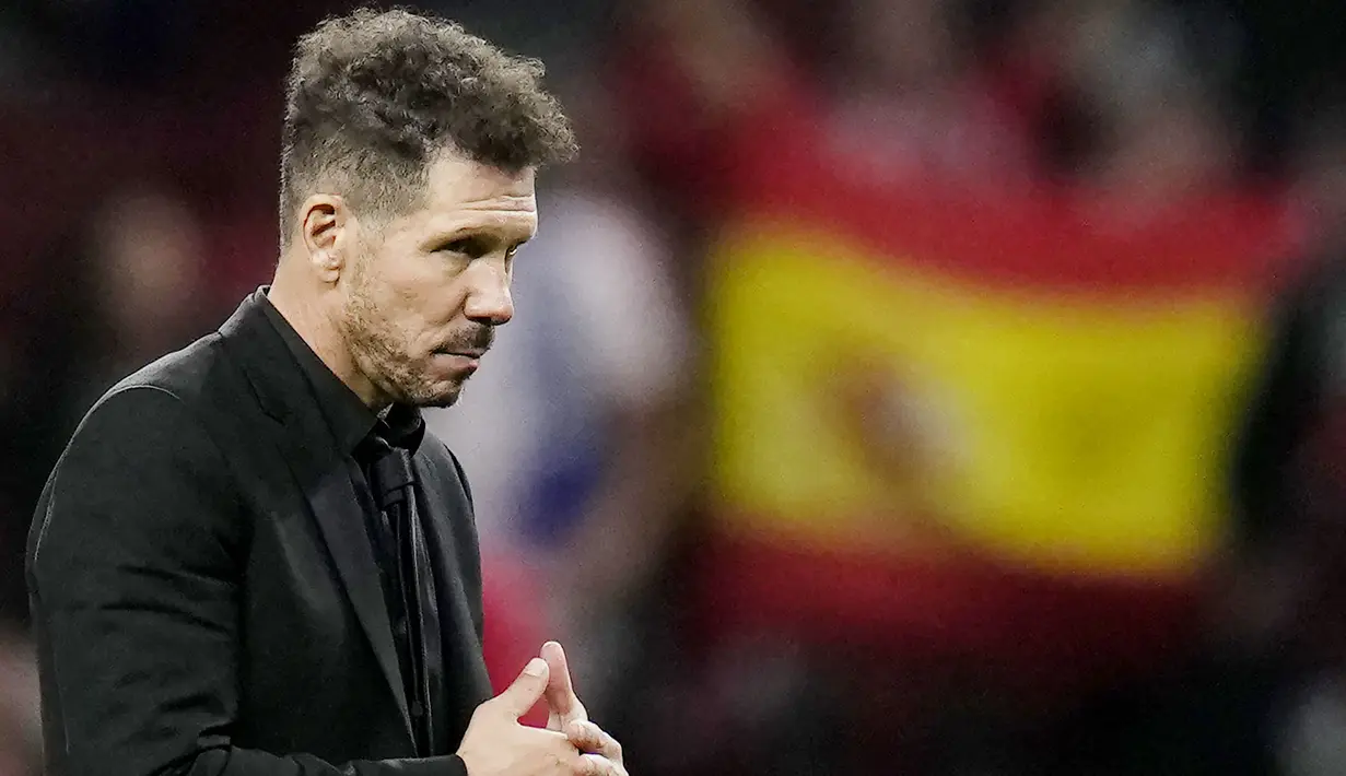 Namun, kenyataanya Diego Simeone dan anak asuhnya kesulitan bersaing dan baru mendapat lima poin hingga matchday kelima. Atletico dipastikan gagal lolos ke babak 16 Besar dan kini berharap untuk mengamankan tempat di play-off Liga Europa. (AP/Manu Fernaandez)