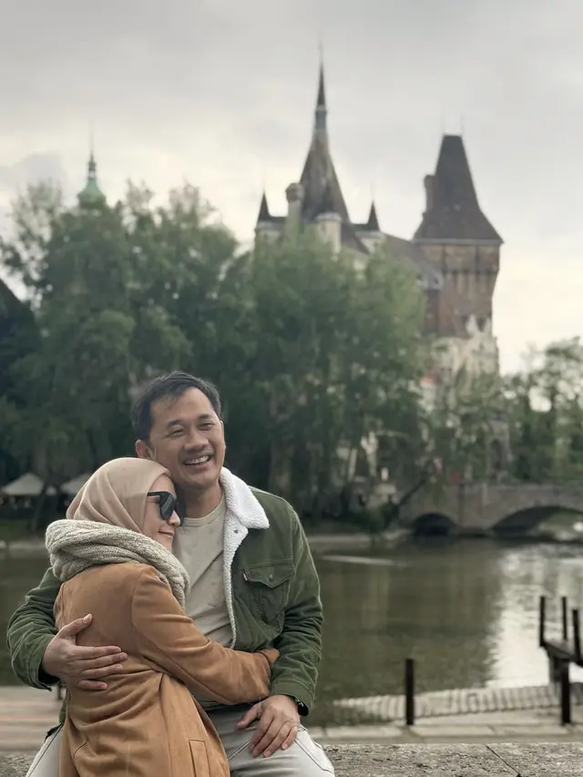 Zaskia Adya Mecca dan Hanung Bramantyo
