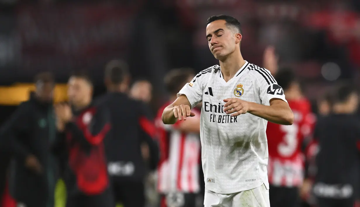 Ekspresi kecewa pemain Real Madrid, Lucas Vazquez setelah timnya kalah dari Atheltic Bilbao pada laga lanjutan Liga Spanyol 2024/2025 di San Mames Stadium, Bilbao, Spanyol, Kamis (05/12/2024) dini hari WIB. (AP Photo/Miguel Oses)