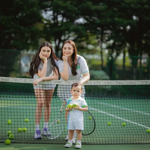 Nagita Slavina dan Gege Elisa siap bertanding di Lagi Lagi Tenis (Foto: Instagram raffinagita1717)