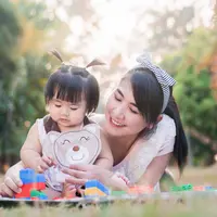 Ilustrasi ibu dan anak belajar bersama/copyright shutterstock.com/love_studio
