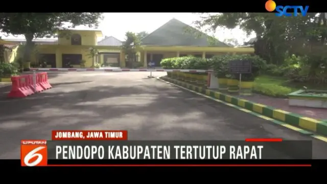 Tim penyidik KPK juga menyegel Kantor Dinas Kesehatan dan Dinas Penanaman Modal dan Pelayanan Terpadu satu pintu Kabupaten Jombang.