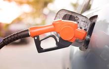 Waktu yang Tepat Mengisi Bahan Bakar Mobil hingga Penuh