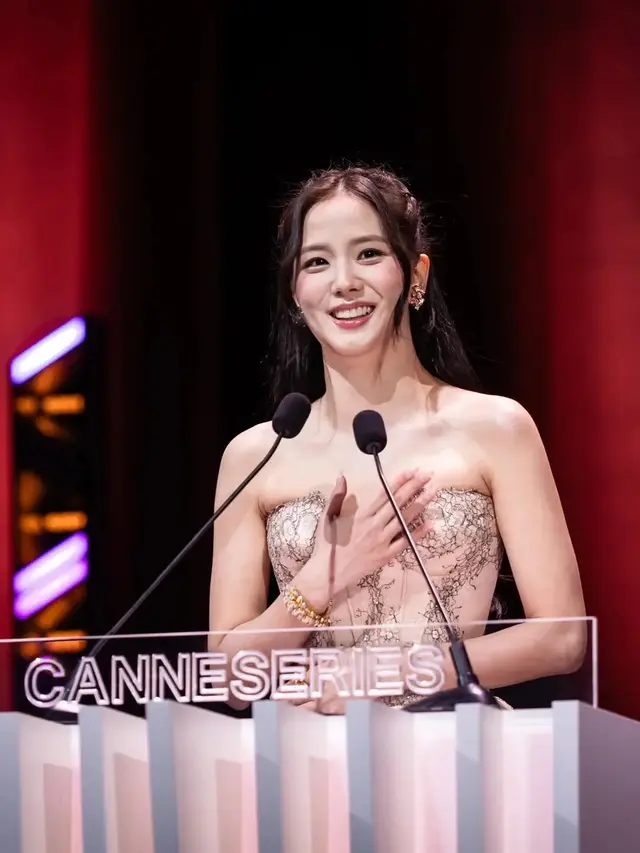 Jisoo BLACKPINK Tampil Bak Princess di Pink Carpet Cannes Series International Festival, Jadi Artis Asia Pertama Raih Penghargaan