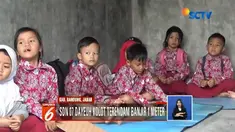 Sekolah terendam akibat luapan Sungai Citarum, ratusan siswa terpaksa mengungsi ke garasi mobil rumah warga untuk belajar.