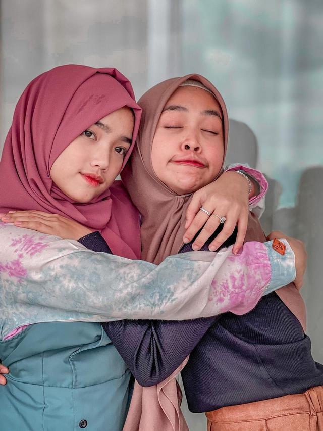 6 Transformasi Fuji saat Pakai Hijab, Masa Kecil Hingga Kini